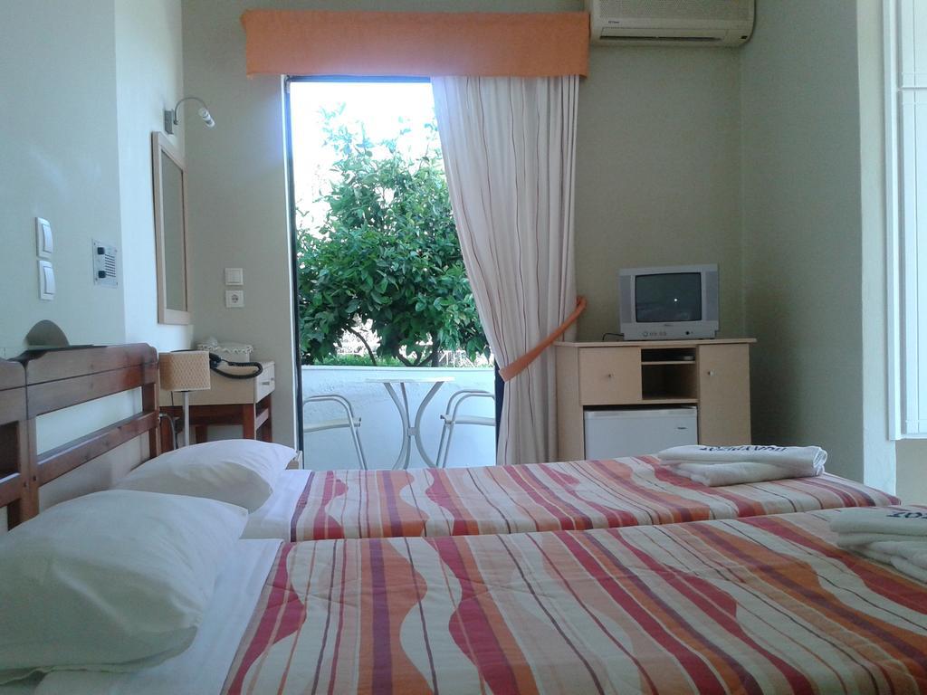 Polyrizos Hotel Rodhákinon Oda fotoğraf